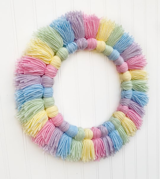 DIY Tassel Yarn Wreath! -