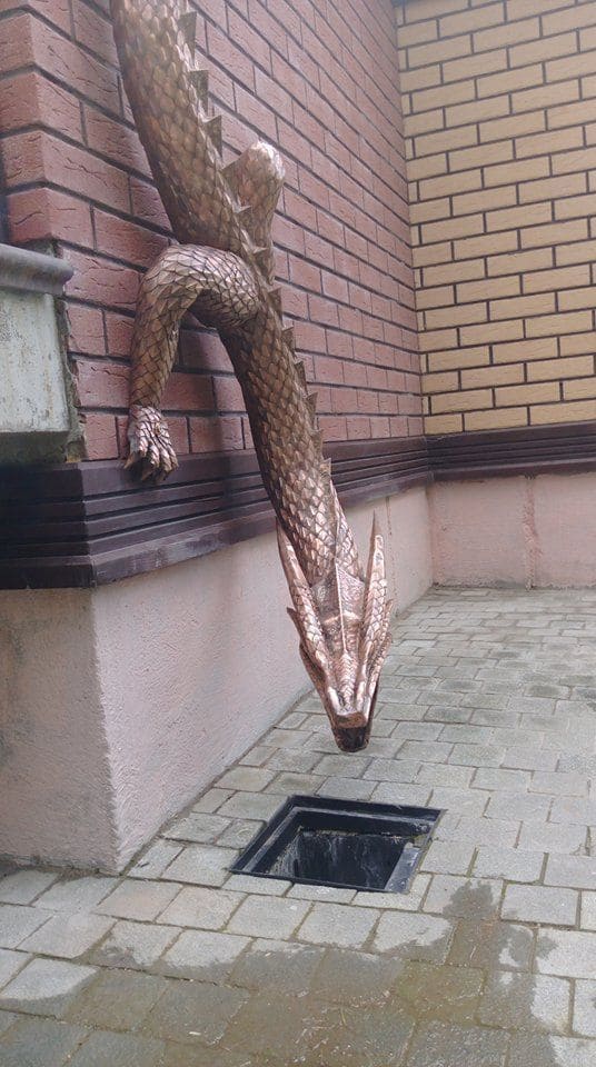Sculpted Dragon Head Downspout
