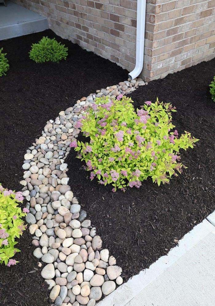 Curved Pebble Bed Garden Path