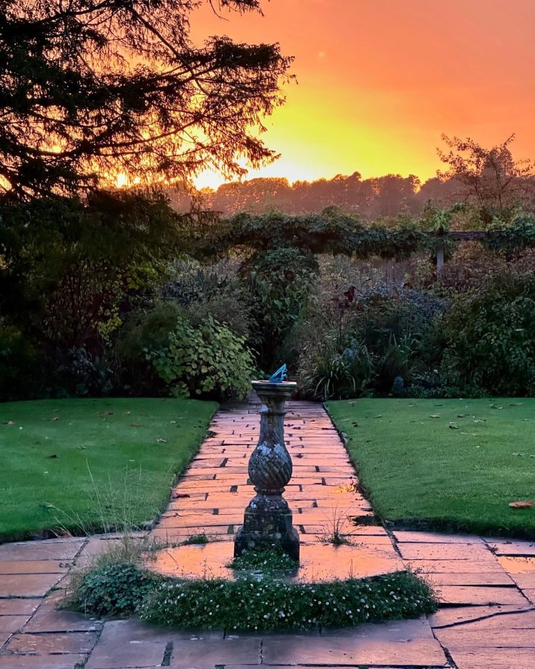 19 Front Walkway Landscaping Entryway Ideas to Elevate Your Curb Appeal