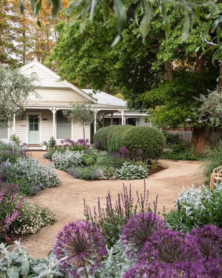 21 Front of House Landscape Ideas to Elevate Your Curb Appeal